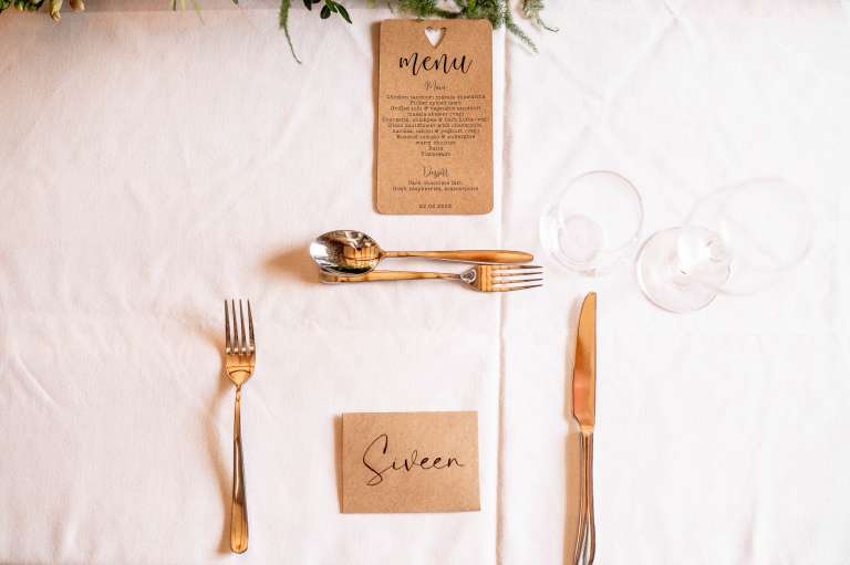 Table setting and place setting